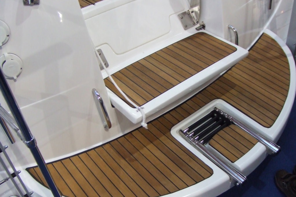 Innovative transom step folded down © International Marine Brokers New Zealand www.internationalmarine.co.nz